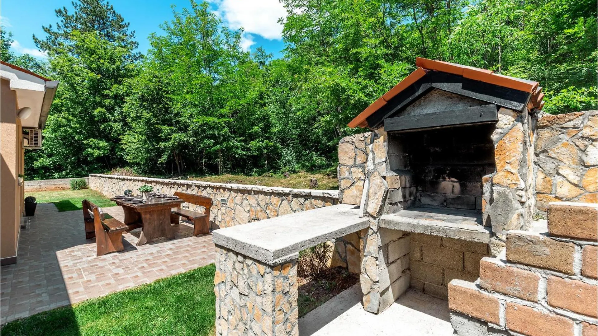 Stunning Home In Snasici With Kitchen Mali Turini