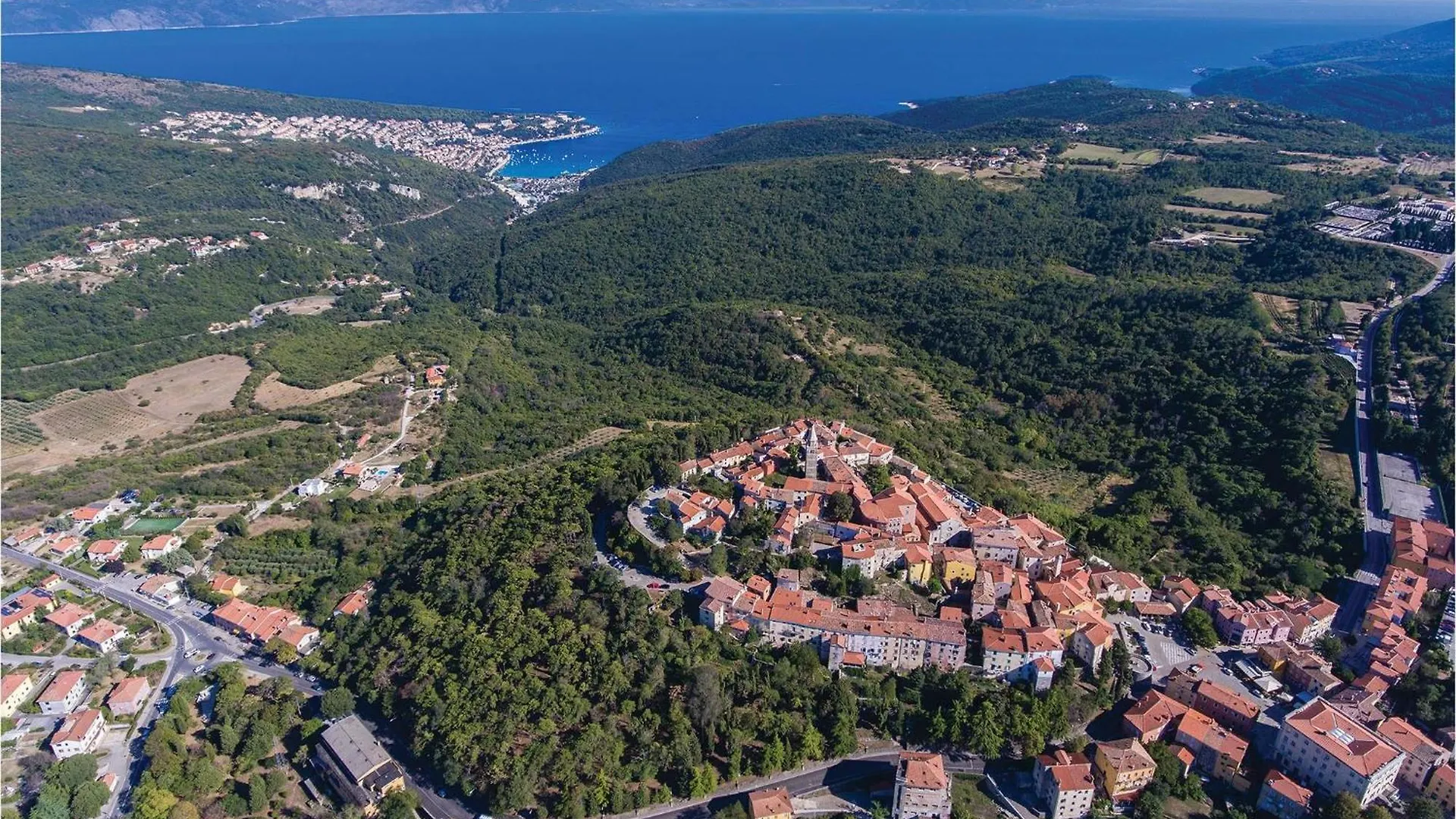Stunning Home In Snasici With Kitchen Mali Turini